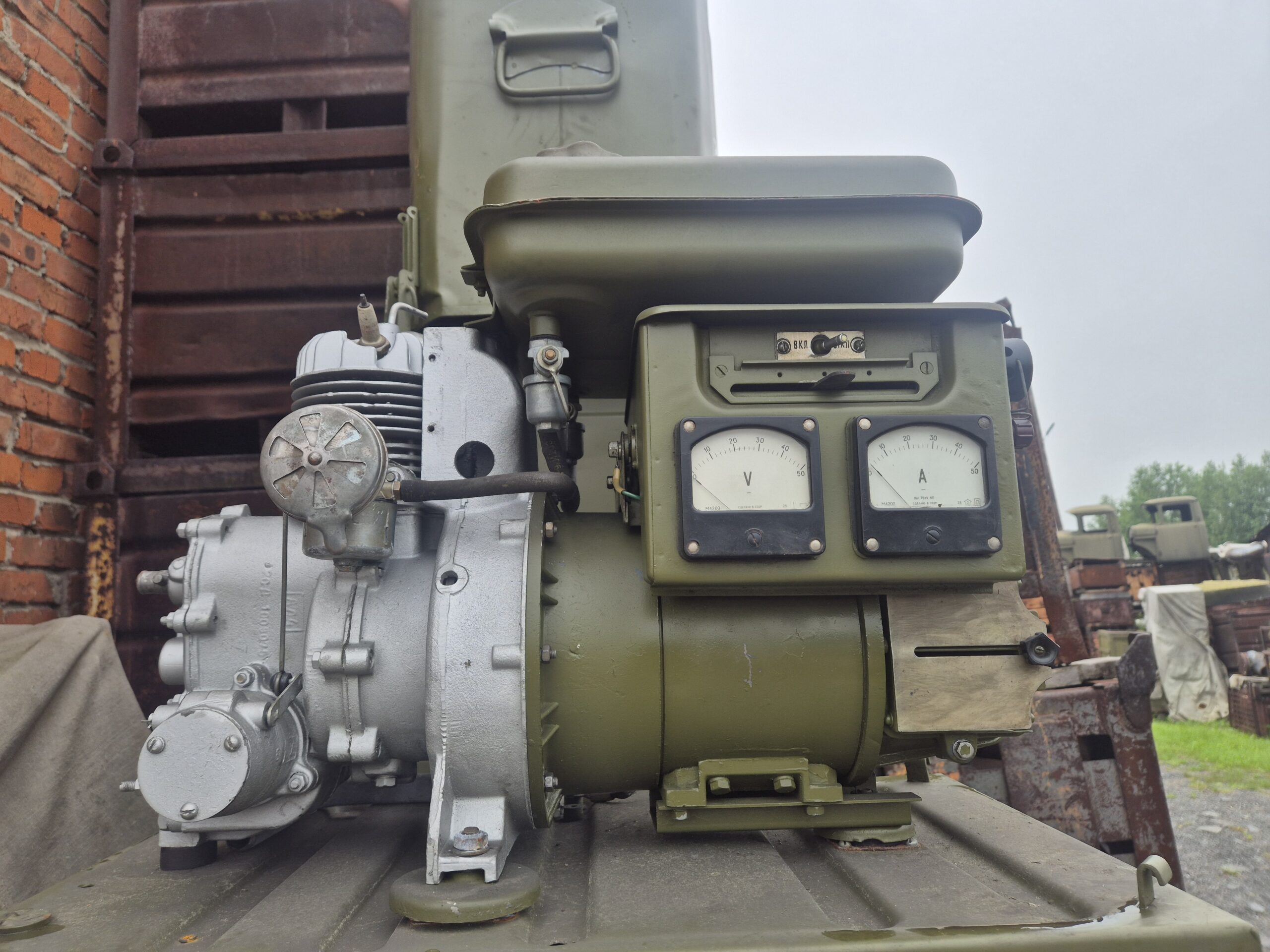 Агрегат бензоэлектрический ГАБ-1-П/30-М1 (1 КВТ 30В) Агрегат бензоэлектрический ГАБ-1-П/30-М1 (1 КВТ 30В)