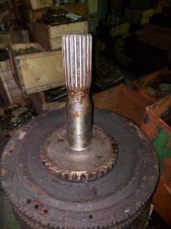 Полуось Урал-375
